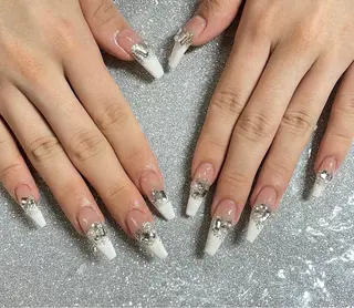 ネイル VIERU 🌈🎀💖のネイルデザイン