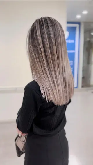 セミロング レイヤーカット TAIKIのヘアスタイル