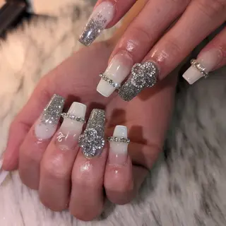 ネイル RUNWAY 　　の眉毛・アイブロウイメージ