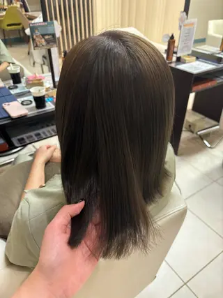 カラー 伊藤 杏奈のヘアスタイル
