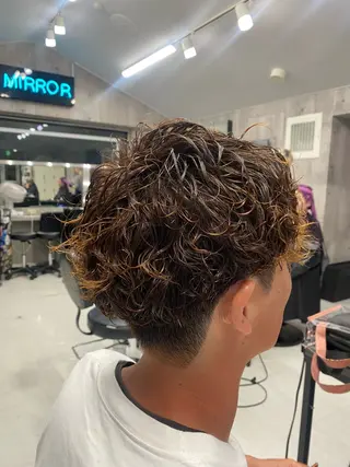 ショート パーマ ヘアアレンジ メンズ のん🎀ハイトーン/ レイヤーカット🐳のヘアスタイル