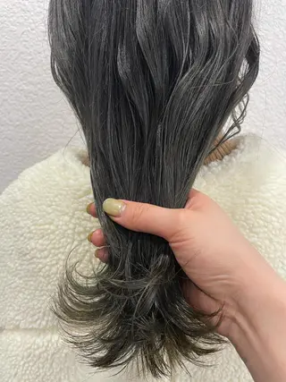 ミディアム カラー 渋谷 留菜のヘアスタイル