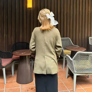 ミディアム ヘアアレンジ mina / 透明感ベージュカラーのヘアスタイル