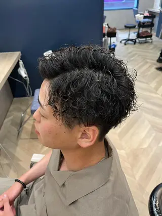 ショート カラー パーマ メンズ ゴートヘア所属・Goat hair 赤坂 輝志のヘアスタイル