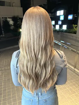 ロング カラー 一目惚れ艶ハイトーン バンド/しほ🪄のヘアスタイル