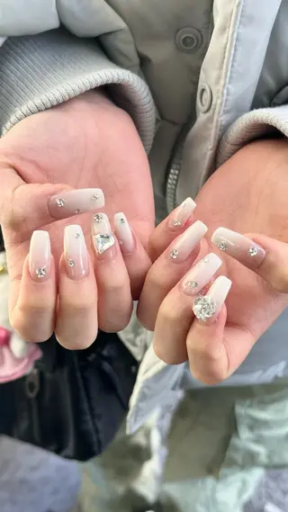 ネイル 🎀韓国レイヤー特化 🎀ベージュ/ミクのヘアスタイル