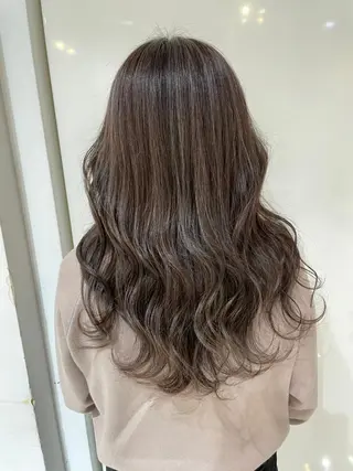 カラー セミロング 公式 Ease by amble luxeのヘアスタイル