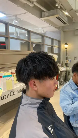 メンズ センターパート/眉毛 メンズカットNEXTのヘアスタイル