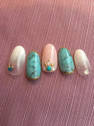 ネイル アンドルーチェ スクールの眉毛・アイブロウイメージ