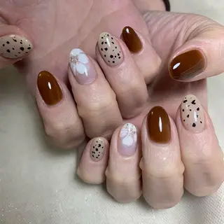 ネイル repos~ルポ~所属・里見 麗のネイルデザイン