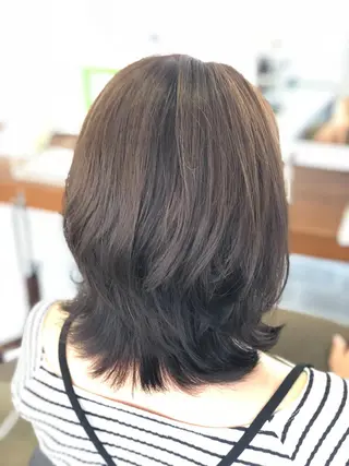 ミディアム カラー 若泉 真梨のヘアスタイル