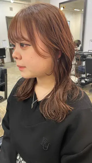セミロング オリーブカラー 長谷川のヘアスタイル