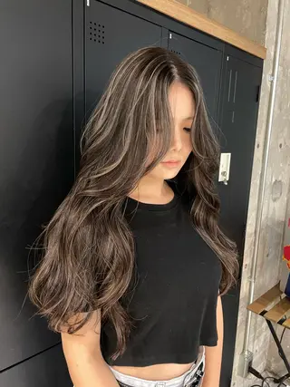 ロング 🫧ハイライトカラー 🫧 𝓜𝓘𝓤のヘアスタイル