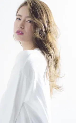 ロング 大久保 結加のヘアスタイル