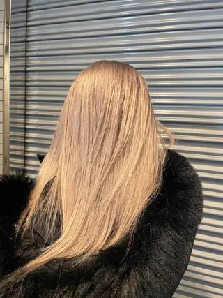 ロング TIDEHAIR SHUKAのヘアスタイル