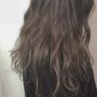 ロング カラー 齋藤 咲のヘアスタイル