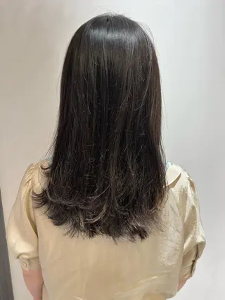 セミロング カラー 🐺ウルフ/レイヤー 似合わせ‎🤍沙羅のヘアスタイル