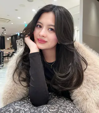 ロング カラー ウォーレントリコミニューヨーク表参道店所属・SANA. 💋のヘアスタイル