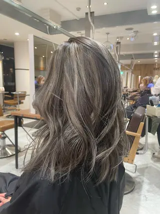 セミロング カラー 艶ハイトーン👑♡ NATSUKIのヘアスタイル