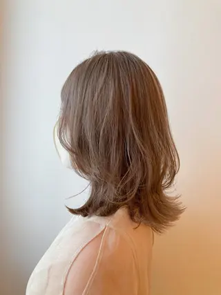 ミディアム カラー 尾籠 美幸 （オゴモリ ミユキ）のヘアスタイル