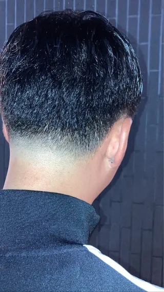 ショート メンズ スキンフェード/パー マ/須田陸斗のヘアスタイル