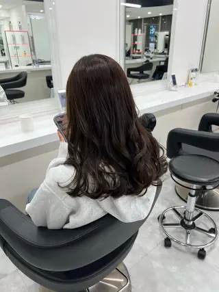セミロング カラー オリーブカラー🫒 レイヤーカット✂︎のヘアスタイル