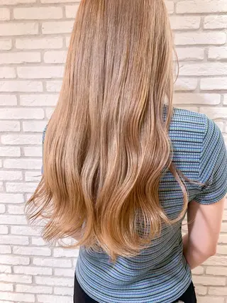 ロング カラー ヘアアレンジ yuka .のヘアスタイル