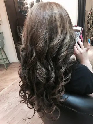 ロング カラー 鶴見 和美のヘアスタイル