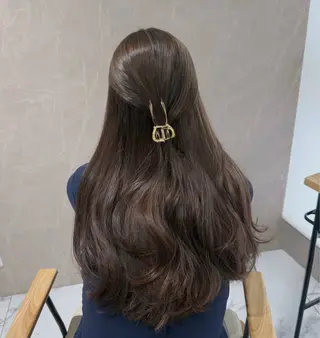 セミロング NANAMI/透明感 カラー/グレージュのヘアスタイル