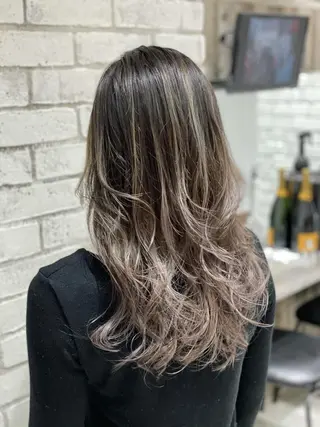 ロング カラー パーマ ヘアアレンジ メンズ キッズ ネイル マツエク・マツパ バレイヤージュ/ 髪質改善/渡邉悟🌱のヘアスタイル