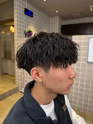 ショート パーマ ヘアアレンジ メンズ 艶カラー の達人のヘアスタイル