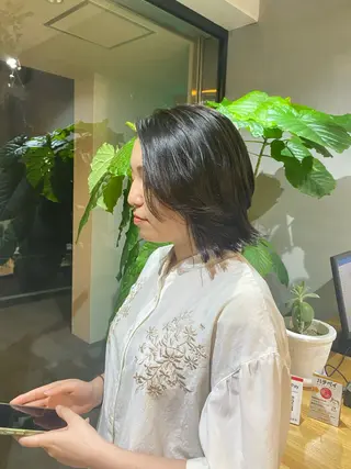 ミディアム タツキ／レイヤー／ パーマ／艶カラーのヘアスタイル