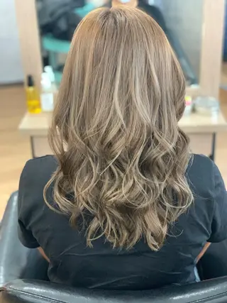 セミロング SALOWIN心斎橋Suite店所属・ブリーチ毛にもできる 縮毛矯正|鷹司郎のヘアスタイル