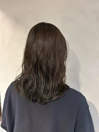 カラー 小林 愛弥のヘアスタイル