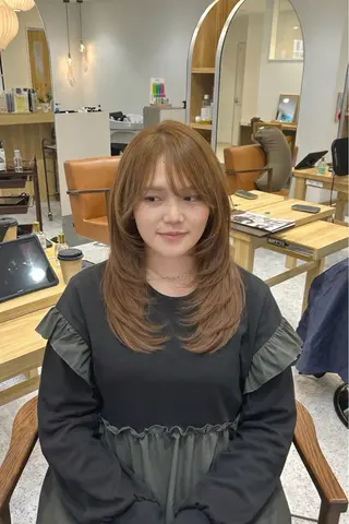 ミディアム TSUBASA/ 韓国ヘアAFLOATのヘアスタイル