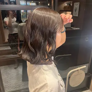 セミロング Wカラー🐾 ハルナのヘアスタイル