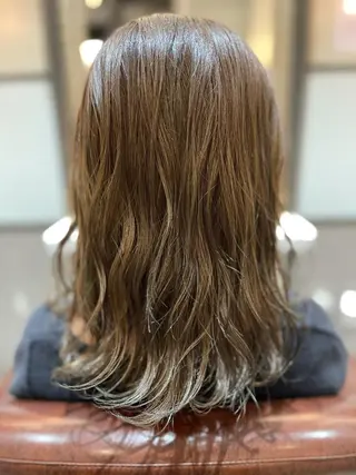 セミロング カラー Avery NEWYORK所属・Avery SHINのヘアスタイル