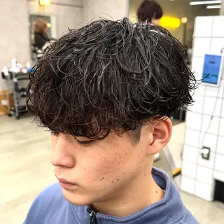 ショート パーマ ヘアアレンジ メンズ 艶カラー の達人のヘアスタイル