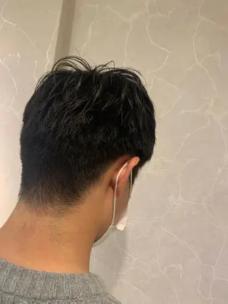 メンズ 濱田輝レイヤー 韓国風 ハイトーンのヘアスタイル