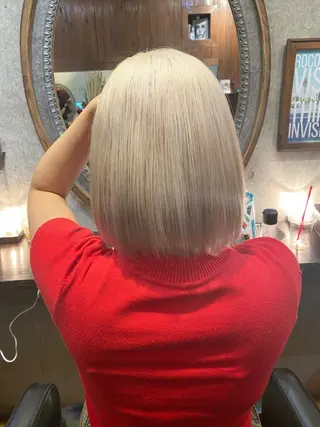 ショート カラー コールネックスザサロン所属・白髪ぼかし×デザイン 🕊️🫧ホウジョウのヘアスタイル