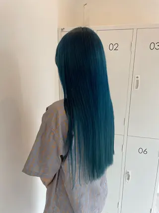 ロング ミウラ サクラコのヘアスタイル