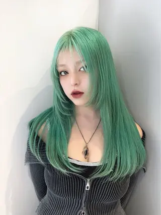 ロング カラー ヘアアレンジ 耳つぼ屋さん ‎🤍りりのヘアスタイル