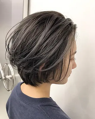 ショート 白髪ぼかしハイライト めさきすずなのヘアスタイル
