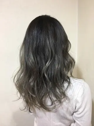 カラー 工藤 綾華のヘアスタイル