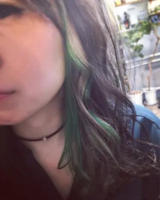 セミロング カラー Brooch ブローチのヘアスタイル