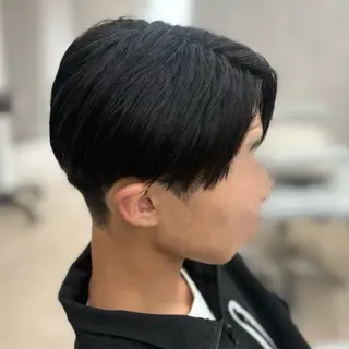 メンズ フェザーパーマ🦋セ ンターパート🖤彩音のヘアスタイル