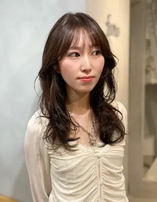 ミディアム SAKI 新宿のヘアスタイル