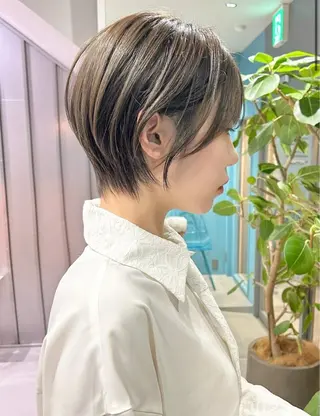 ショート カラー 伊藤 優里のヘアスタイル