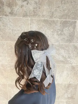 セミロング 艶カラー/アレンジ/ はまぐちうみのヘアスタイル