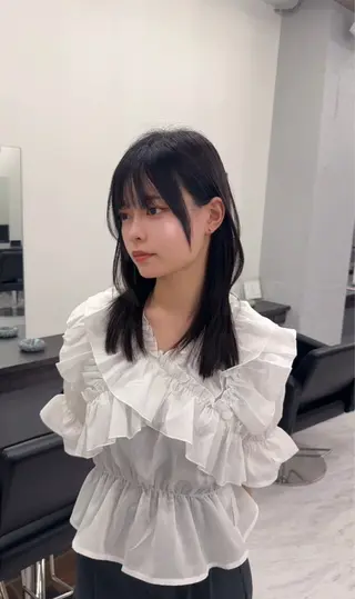 セミロング レイヤー・ブリーチ kiyotoshiのヘアスタイル